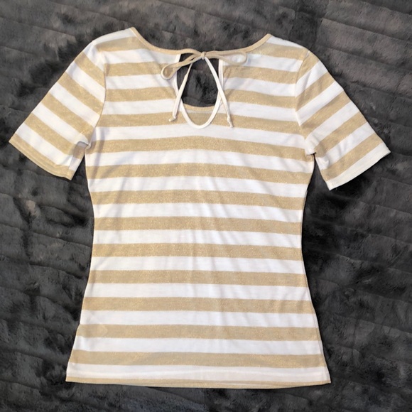 Short Sleeve Top - Picture 2 of 3